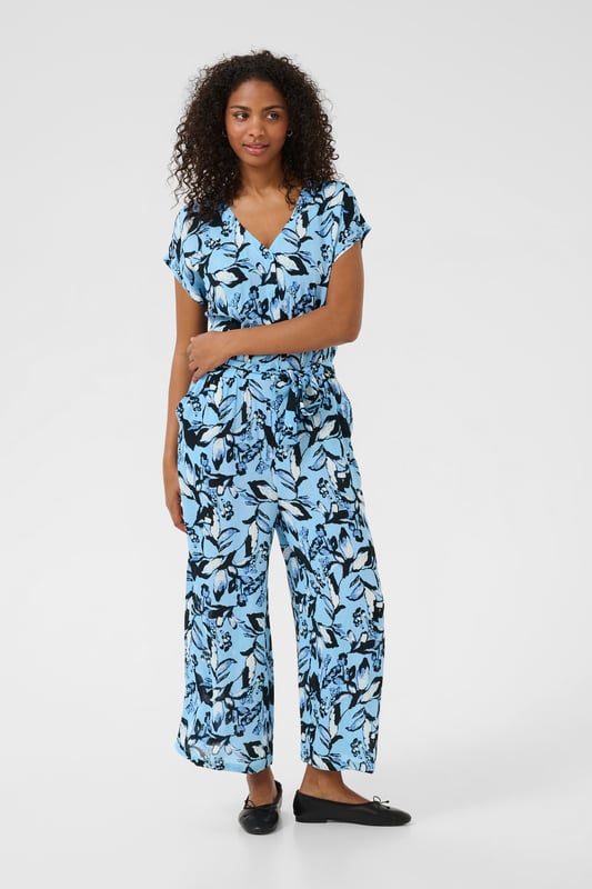 Fijne was 30°, niet bleken, niet in de droger drogen, Liggend laten drogen in de schaduw, koud strijken max. 110° C, Chemisch laten reinigen.  100% Viscose (LENZING™ ECOVERO™)