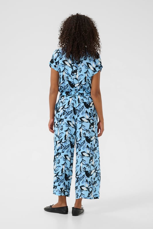 Fijne was 30°, niet bleken, niet in de droger drogen, Liggend laten drogen in de schaduw, koud strijken max. 110° C, Chemisch laten reinigen.  100% Viscose (LENZING™ ECOVERO™)