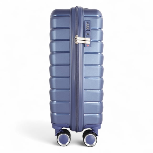 Viaja con un estilo atemporal con nuestra maleta de cabina clásica Hard Shell, diseñada para ser práctica y elegante. Fabricada con materiales de primera calidad, este conjunto está diseñado para satisfacer las necesidades de los viajeros frecuentes, combinando características robustas con un acabado elegante. Características: Construcción duradera de polipropileno: ligera y resistente, que ofrece una protección superior para sus pertenencias. Cerradura segura aprobada por la TSA: garantiza que su equipaje cumpla con los requisitos para viajar y que sus artículos estén seguros durante el tránsito. 4 ruedas dobles suaves: proporciona una movilidad de 360° sin esfuerzo para una navegación fluida por aeropuertos y áreas concurridas. Mango telescópico ergonómico: diseñado para un agarre cómodo y firme durante el uso. Diseño interior cuidadoso: incluye correas de amarre, un divisor con cremallera y compartimentos para mantener sus artículos perfectamente organizados. Tamaño y especificaciones: Cabina: Dimensiones: 36 x 22,5 x 60 cm Peso: 2,60 kg Capacidad: 36 L Esta maleta clásica es perfecta para cualquier ocasión, ya sea que se embarque en un viaje de negocios, una escapada de fin de semana o unas vacaciones. Con su robusta construcción, su fácil manejo y su seguro sistema de cierre, podrá viajar con confianza y facilidad. Mejore su experiencia de viaje con la combinación perfecta de estilo y funcionalidad.