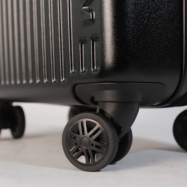 Travel light and smart with this compact cabin suitcase made from durable ABS and polycarbonate. It’s airline-approved, stylish, and built for convenience.

Features:

Strong ABS+PC Shell – Lightweight & impact-resistant
TSA Lock – Secure and airport-friendly
360° Spinner Wheels – Smooth, silent movement
Telescopic Handle – Comfortable grip
Organised Interior – Divider & elastic straps

Size: 44 x 38 x 22 cm
Weight: Approx. 2.32 kg
Capacity: 28L
Fits: EasyJet, Ryanair, WizzAir & most airlines
