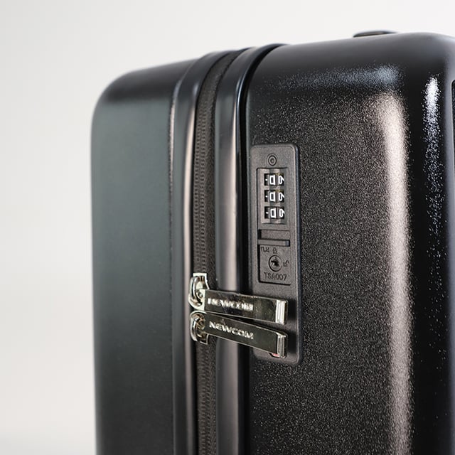 Travel light and smart with this compact cabin suitcase made from durable ABS and polycarbonate. It’s airline-approved, stylish, and built for convenience.

Features:

Strong ABS+PC Shell – Lightweight & impact-resistant
TSA Lock – Secure and airport-friendly
360° Spinner Wheels – Smooth, silent movement
Telescopic Handle – Comfortable grip
Organised Interior – Divider & elastic straps

Size: 44 x 38 x 22 cm
Weight: Approx. 2.32 kg
Capacity: 28L
Fits: EasyJet, Ryanair, WizzAir & most airlines
