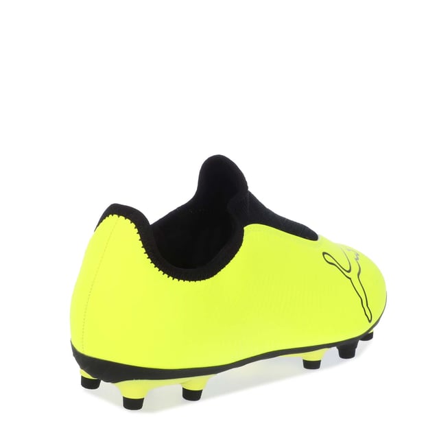De PUMA Finesse LL heeft een bovenwerk van zacht synthetisch materiaal en een comfortabele veterloze slip-on constructie. Hiermee kunnen alle spelers de bal met finesse in het net spelen.