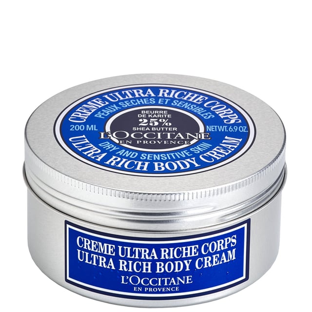 Descubre la Crema Corporal Ultra Rica de L'OCCITANE, enriquecida con un 25% de Manteca de Karité de Burkina Faso. Esta fórmula nutritiva hidrata profundamente tu piel, dejándola suave y protegida. La Manteca de Karité ha sido valorada por sus propiedades hidratantes, y L'OCCITANE asegura un abastecimiento sostenible. Perfecta para piel seca, esta crema calma y fortalece la barrera de tu piel. Para obtener los mejores resultados, calienta una pequeña cantidad en tus manos y masajéala en tu piel después de la ducha o cuando sientas sequedad.