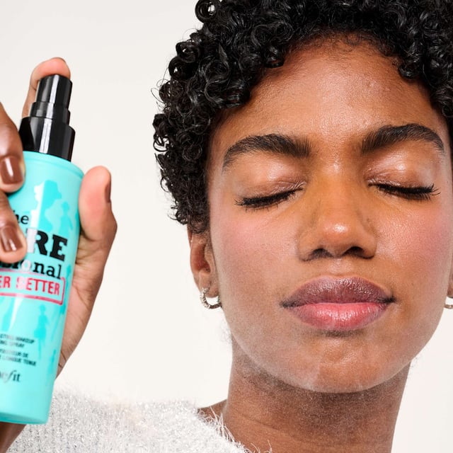 Achieve a flawless makeup look all day with The POREfessional Setting Spray & Powder Duo Gift Set. This essential set includes a full-size POREfessional: Super Setter that blurs pores with a lightweight mist and a mini POREfessional Power Powder to control oil and shine. With 16 hours of staying power, your makeup stays fresh from morning to evening. The set also features a sample of The POREfessional Get Unblocked Cleansing Oil for makeup removal. Perfect for touch-ups, apply Power Powder to oily areas and finish with Super Setter for a polished look.