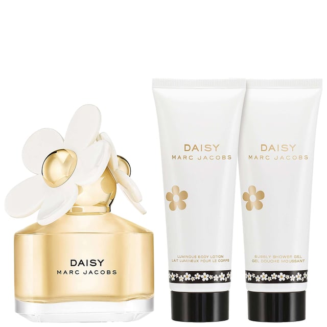 Discover the enchanting Marc Jacobs Daisy Eau de Toilette Spray Gift Set. This fragrance embodies optimism and beauty with top notes of wild berries and white violets, a heart of velvety jasmine, and a base of sensual sandalwood. The set includes a 50ml Eau de Toilette Spray, a 75ml Body Lotion, and a 75ml Shower Gel, making it a perfect gift for yourself or a loved one. Embrace your femininity with the charm of Daisy Marc Jacobs.