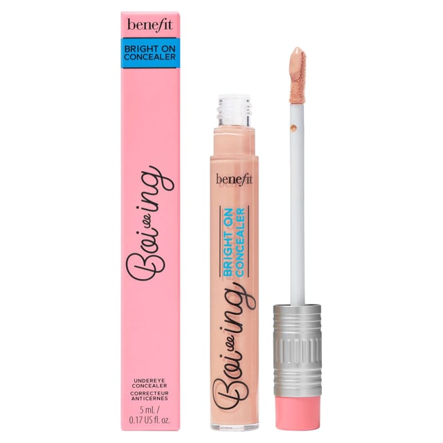 Experience Shiseido's Synchro Skin Self-Refreshing Concealer, a lightweight formula that effectively conceals dark circles, blemishes, and redness. This buildable coverage provides a seamless finish that lasts all day. With shine control for up to 8 hours and color retention for 24 hours, it's perfect for active lifestyles. Featuring ActiveForce Technology that adapts to sweat and movement, and Responsive Sensory Technology for a perfect match to your skin tone. Enriched with Wild Thyme Extract for antioxidant benefits, achieve a naturally radiant look effortlessly.
