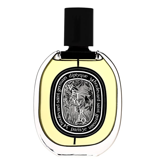 Diptyque Vetyverio Eau de Parfum Spray - Unisex Fragrance for All Occasions 75 ml Discover the enchanting Diptyque Vetyverio Eau de Parfum Spray, a captivating unisex fragrance that beautifully balances fresh and smoky woody notes. The invigorating top notes of zesty grapefruit and sweet mandarin create a vibrant opening, leading to a heart enriched with the delicate essence of Turkish rose, adding a touch of floral elegance. Finally, the base unfolds with the earthy richness of Haitian vetiver complemented by the warm depth of patchouli. Perfect for any occasion, this fragrance is a true expression of sophistication and charm.
