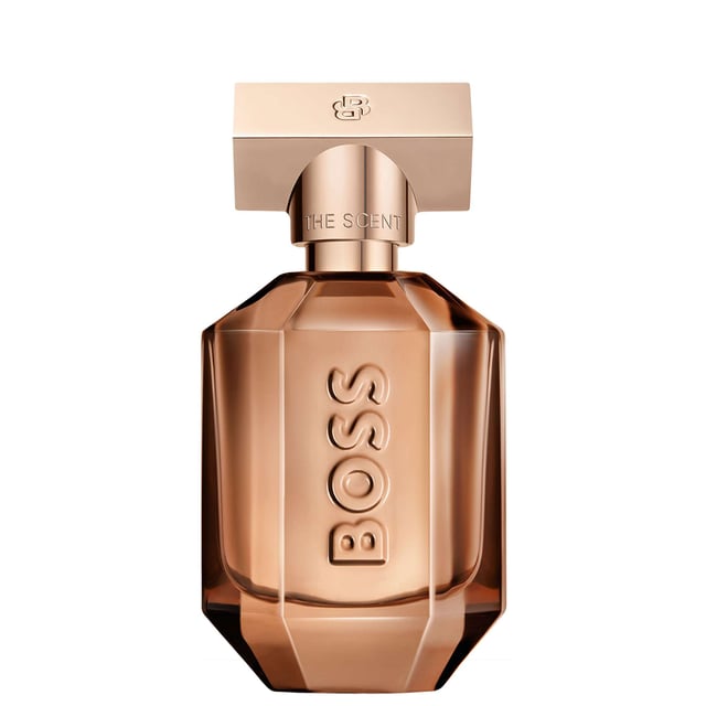 Experience the enchanting allure of HUGO BOSS The Scent Le Parfum for Her, an exquisite Eau de Parfum that captivates. This luxurious fragrance embodies the chemistry of a powerful couple, blending ambery, floral, and woody notes for an unforgettable scent. It opens with a burst of addictive Orange Blossom, harmonized with earthy Vetiver, creating an intoxicating allure. The mysterious Akigalawood adds depth, making it perfect for the confident woman. Packaged in a stunning deep-plum bottle with a rose-gold cap, this fragrance is a true statement of elegance.