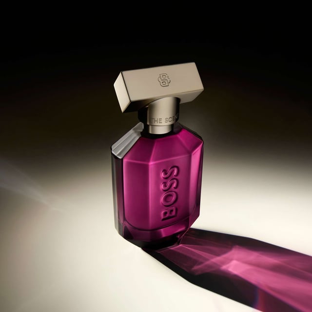 Unleash your allure with HUGO BOSS BOSS The Scent Magnetic for Her Eau de Parfum. This enchanting fragrance embodies the powerful chemistry of a dynamic couple, drawing you into its irresistible embrace. It opens with rich Osmanthus flower notes, intertwined with sensual White Musk, creating a magnetic allure. The experience deepens with a warm Amber base, elevating empowerment and sensuality. Housed in a stunning deep-purple bottle adorned with the BOSS logo and a chic icy-gold cap, this fragrance reflects the multifaceted nature of attraction.