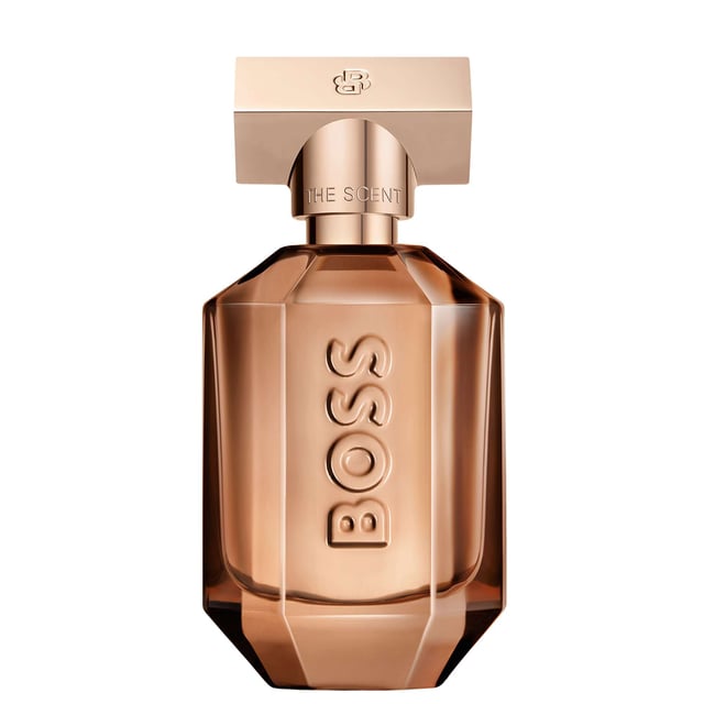 Discover the allure of HUGO BOSS The Scent Le Parfum for Her Eau de Parfum. This captivating fragrance features a luxurious blend of ambery, floral, and woody notes. Experience the addictive essence of Orange Blossom paired with the warmth of Vetiver for a captivating opening. The enchanting Akigalawood adds depth, making this scent unforgettable. Housed in a stunning deep-plum lacquered glass bottle with a rose-gold cap, this perfume embodies empowering sensuality and sophistication.