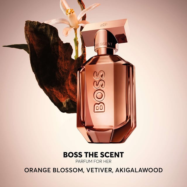 Discover the allure of HUGO BOSS The Scent Le Parfum for Her Eau de Parfum. This captivating fragrance features a luxurious blend of ambery, floral, and woody notes. Experience the addictive essence of Orange Blossom paired with the warmth of Vetiver for a captivating opening. The enchanting Akigalawood adds depth, making this scent unforgettable. Housed in a stunning deep-plum lacquered glass bottle with a rose-gold cap, this perfume embodies empowering sensuality and sophistication.