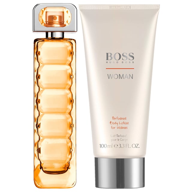 An uplifting burst of crisp apple and bergamot conveys a delicate first impression. Next, subtle heart notes of white flowers and orange blossom captivate the senses, leading into a heady base of sandalwood, olive wood, and creamy vanilla. BOSS Woman Body Lotion smooths and moisturises the skin, leaving it lightly fragranced with the line's feminine scent.Set includes:- BOSS Woman Eau de Toilette 50ml- BOSS Woman Eau de Toilette Body Lotion 100ml > to translate in English