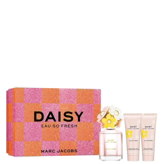 Experience the vibrant allure of Marc Jacobs Daisy Eau So Fresh with this exquisite gift set. This fragrance features playful top notes of raspberry and grapefruit, a heart of wild rose and violet flower, and a warm base of plum and cedarwood. Designed by Master Perfumer Alberto Morillas, this delightful scent is perfect for the bold and feminine woman. The set includes a 75ml Eau de Toilette Spray, a 75ml Body Lotion, and a 75ml Shower Gel, all presented in a whimsical bottle adorned with daisies. Perfect for gifting!