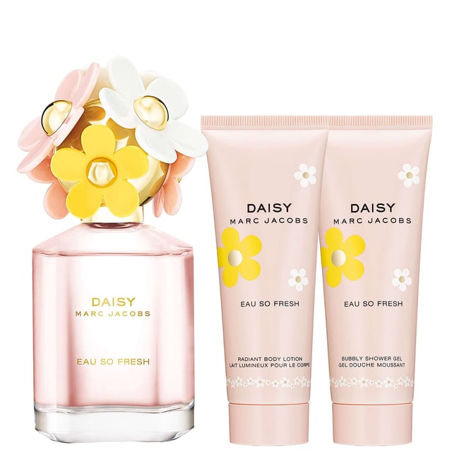 Experience the vibrant allure of Marc Jacobs Daisy Eau So Fresh with this exquisite gift set. This fragrance features playful top notes of raspberry and grapefruit, a heart of wild rose and violet flower, and a warm base of plum and cedarwood. Designed by Master Perfumer Alberto Morillas, this delightful scent is perfect for the bold and feminine woman. The set includes a 75ml Eau de Toilette Spray, a 75ml Body Lotion, and a 75ml Shower Gel, all presented in a whimsical bottle adorned with daisies. Perfect for gifting!