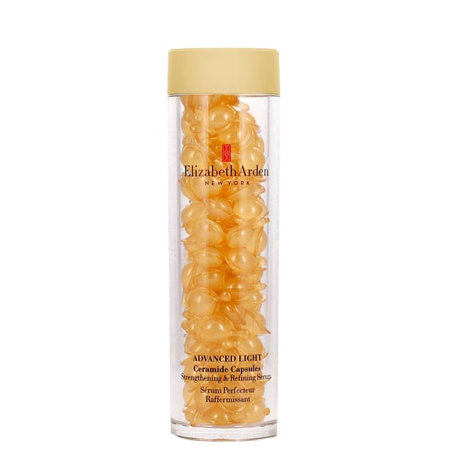 Advanced Light Ceramide Capsules supply the skin with essential support that maintains hydration whilst empowering a more radiant appearance. It contains phytoceramides, patented cyclopeptides, and hemisqualane which combine to improve the skin’s natural barrier and minimise the appearance of pores. The skin’s clarity is improved and balanced.To use: Apply one capsule to the cleansed face and neck. > to translate in English