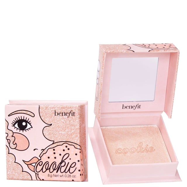 Elevate your makeup routine with Benefit Face Cookie Golden Pearl Powder Highlighter! This luxurious 8g highlighter features a superfine, buildable formula that delivers a stunning soft gold shimmer. Perfect for achieving fresh, baked cheeks, it gives your complexion a warm, delicious glow. Simply sweep along your cheekbones, nose, or Cupid’s bow for a radiant finish. For best results, pair with Benefit’s Multitasking Cheek Brush (sold separately) to blend and build your desired look. Illuminate your beauty effortlessly!
