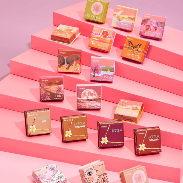 Elevate your makeup routine with Benefit Face Cookie Golden Pearl Powder Highlighter! This luxurious 8g highlighter features a superfine, buildable formula that delivers a stunning soft gold shimmer. Perfect for achieving fresh, baked cheeks, it gives your complexion a warm, delicious glow. Simply sweep along your cheekbones, nose, or Cupid’s bow for a radiant finish. For best results, pair with Benefit’s Multitasking Cheek Brush (sold separately) to blend and build your desired look. Illuminate your beauty effortlessly!