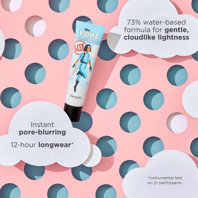 Discover the ultimate solution for a flawless complexion with Benefit The POREfessional Lite Primer. This ultra-lightweight face primer minimizes the appearance of pores, providing a smooth canvas for makeup. Enjoy a refreshing, cooling sensation that lasts for 12 hours, thanks to its unique blend of pore-blurring powders and a 73% water-based formula. Perfect for everyday use, this non-comedogenic primer feels weightless on the skin, allowing for a natural finish. Ideal for 'no-makeup' days, simply apply with your fingertips for a seamless look. Elevate your beauty routine today!