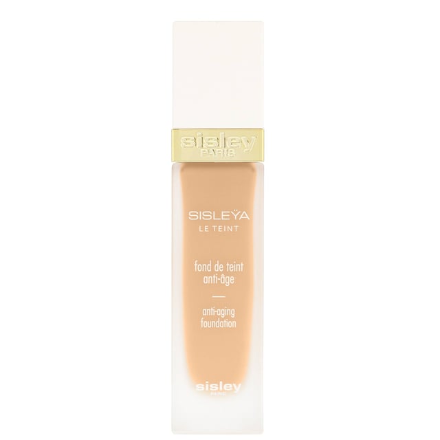 Experience the transformative power of Sisley Sisleÿa Le Teint foundation in shade 2W (2B) Linen. This innovative foundation provides long-lasting coverage and anti-aging benefits. Infused with Persian Acacia, Chlorella, and White Willow extracts, it enhances cellular energy for a youthful complexion. With ultra-pure pigments and Mica, enjoy a smooth finish that lasts up to eight hours. Oil-free and non-comedogenic, it's ideal for all skin types. For best results, apply with fingers or a brush for a flawless look.