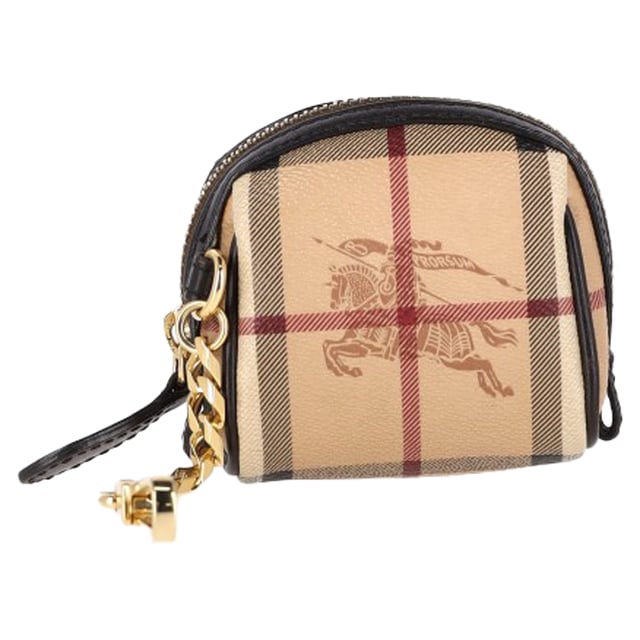 VINTAGE, RRP AS NEW
Chic and functional, the Burberry Mini Checked Zipped Coin Purse in beige leather showcases the brand’s iconic check pattern in a compact, everyday design. Crafted with precision and timeless appeal, it's perfect for keeping small essentials secure and stylish. **Styling tip:** Pair it with a classic trench coat and matching accessories for a signature Burberry-inspired ensemble.

 Burberry Mini Checked Zipped Coin Purse in Beige Leather

Condition: Excellent
Signs of wear: No retail tag, No visible sign of wear., 
Packaging: None
Color: Beige
Material: Leather
Size: One Size | One Size
Measurements: Width: 60; Height: 90; Length: 80
SKU: NAPPUGBSM500288W