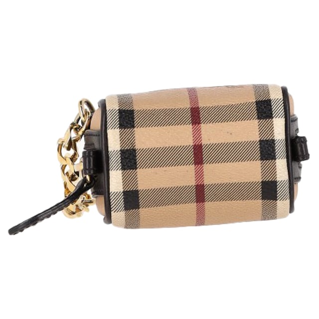VINTAGE, RRP AS NEW
Chic and functional, the Burberry Mini Checked Zipped Coin Purse in beige leather showcases the brand’s iconic check pattern in a compact, everyday design. Crafted with precision and timeless appeal, it's perfect for keeping small essentials secure and stylish. **Styling tip:** Pair it with a classic trench coat and matching accessories for a signature Burberry-inspired ensemble.

 Burberry Mini Checked Zipped Coin Purse in Beige Leather

Condition: Excellent
Signs of wear: No retail tag, No visible sign of wear., 
Packaging: None
Color: Beige
Material: Leather
Size: One Size | One Size
Measurements: Width: 60; Height: 90; Length: 80
SKU: NAPPUGBSM500288W