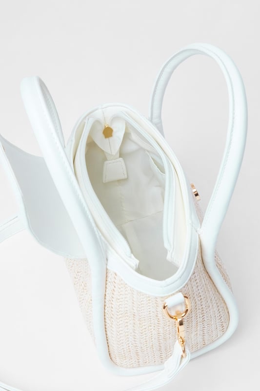 - Woven finish - Faux leather trim - Zip closure - Detachable strap - Top handle - Length: 19cm - Depth: 11.5cm - Height: 16cm approx