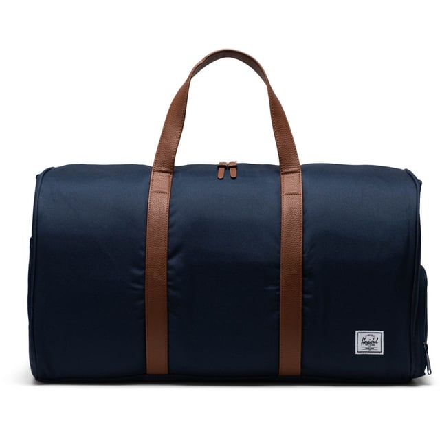 Travel tough and cleverly organized, this is the ultimate road trip duffle, built with our signature shoe compartment for that spare pair. Made with 100% recycled EcoSystem fabrics, it fits perfectly the overhead bin or the trunk of your car.