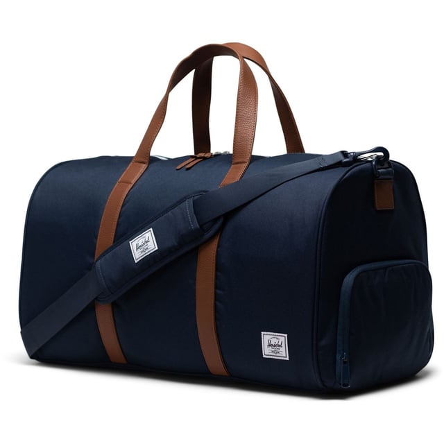 Travel tough and cleverly organized, this is the ultimate road trip duffle, built with our signature shoe compartment for that spare pair. Made with 100% recycled EcoSystem fabrics, it fits perfectly the overhead bin or the trunk of your car.