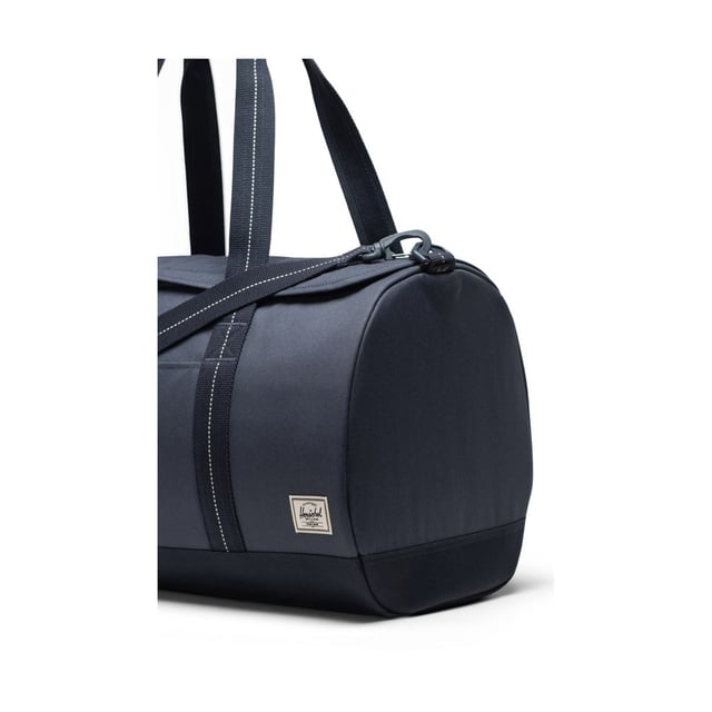 Pack for last-minute plans. Made with our signature diamond detail and 100% recycled EcoSystem fabrics, the Herschel Heritage Duffle offers easy-access packing with a U-shaped opening for spontaneous trips and weekends away.