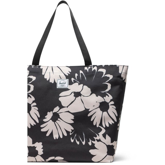 The one that lives on the hook at the front door. Always ready to hit the farmer's market, load up for a picnic or hit the beach. Constructed with a simple design, this utilitarian hero is your do-it-all tote.