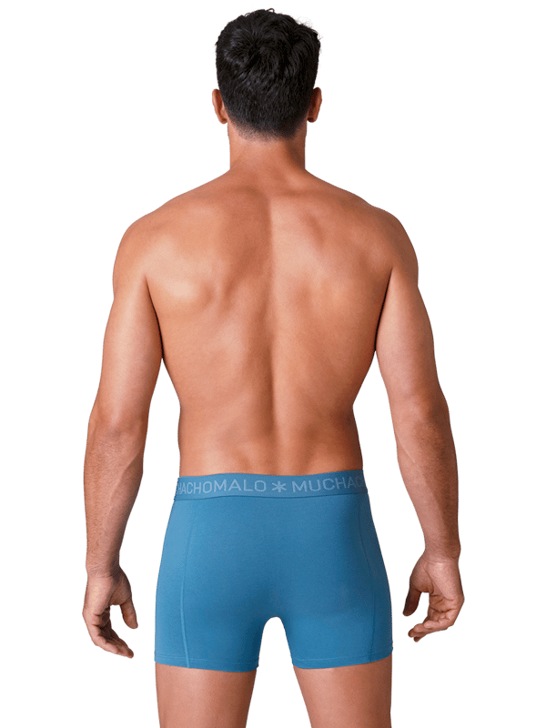 De Boxershorts/Onderbroeken van Muchachomalo zitten als gegoten en zijn gemaakt van hoogwaardig katoen. Een zachte elastische logotailleband van microvezelstof zorgt voor extra comfort. Specificaties • Normale Pasvorm • Vlakke gestikte naden voor extra comfort • Zachte Waistband met het Muchachomalo Logo Onderhoud • Wassen op 30 graden • Niet in de droger • Strijken op matig warme stand (2 stippen) Waarom Muchachomalo? Muchachomalo werkt alleen met fabrieken die BSCI en OEKO-TEX gecertificeerd zijn. Deze fabrieken hebben als doel arbeidsomstandigheden continu te verbeteren. Zij strijden voor het recht op het vormen van een vakbond, veilige werkomstandigheden en zijn tegen dwang- en kinderarbeid. Ook stellen zij consumenten en bedrijven in staat om zelf verantwoordelijke beslissingen te nemen die onze planeet beschermen voor de toekomstige generaties.