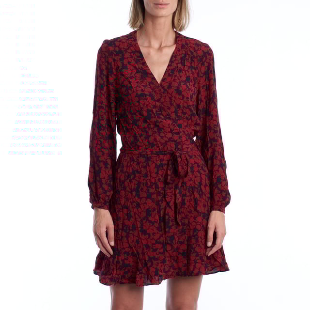 Dieses kurze Kleid von Zadig & Voltaire besticht durch seinen umhüllenden Blumendruck und die Wickel-Silhouette, die die Figur auf natürliche Weise betont. Der V-Ausschnitt verleiht Weiblichkeit, während die langen Ärmel mit elastischen Bündchen das Design ausbalancieren – perfekt für die Übergangszeit oder den lässigen Abendlook.\\n\\n Der passende Gürtel betont die Taille und betont den Körper durch einen Wickeleffekt. Der gerüschte Saum verleiht dem Kleidungsstück einen subtilen Hauch von Bewegung und wertet den Look auf, ohne seine Frische einzubüßen.\\n\\n Details:\\n - Schnitt: Crossover, kurz.\\n - Ausschnitt: V-Ausschnitt.\\n - Ärmel: Lang mit elastischem Bündchen.\\n - Taille: Dünner Gürtel aus dem gleichen Stoff.\\n - Niedrig: Mit flüssigem Lenkrad.\\n - Verschluss: Crossover mit seitlicher Schleife.\\n\\n Ein vielseitiges Kleid mit Charakter, entworfen für Frauen, die mühelosen Stil suchen. Ideal für Abendessen, Verabredungen oder jeden besonderen Anlass mit einem bohemian und modernen Touch.\\n Komposition: 100% Viskose\\n Pflege:\\nMaschinenwäsche im Schonwaschgang. Nicht bleichen. Nicht im Trockner trocknen. Bei Bedarf bei niedriger Temperatur bügeln.