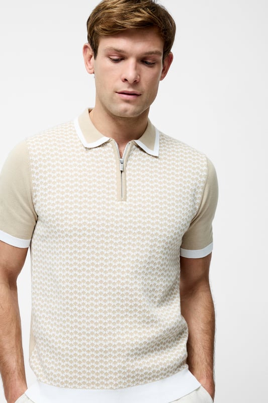 This diamond-style knit polo from French Connection is a staple for the Spring/Summer season! Features an all-over diamond style colour block design, 1/4 zip collar, short sleeves and ribbed elasticated hems. Made from cotton fabric to ensure comfort and high quality.