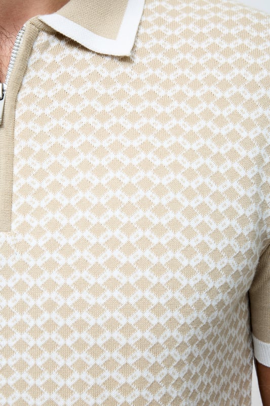 This diamond-style knit polo from French Connection is a staple for the Spring/Summer season! Features an all-over diamond style colour block design, 1/4 zip collar, short sleeves and ribbed elasticated hems. Made from cotton fabric to ensure comfort and high quality.