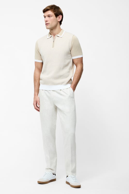 This diamond-style knit polo from French Connection is a staple for the Spring/Summer season! Features an all-over diamond style colour block design, 1/4 zip collar, short sleeves and ribbed elasticated hems. Made from cotton fabric to ensure comfort and high quality.