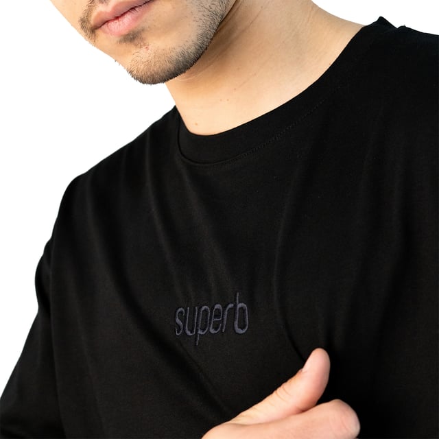 A statement-making staple. This Superb T-shirt combines minimalist style with a streetwear touch thanks to its loose fit and clean design. Perfect for relaxed looks that stand out.\\n\\n Details:\\n - Extra oversized cut, with dropped shoulders for a casual and modern fit.\\n - Wide double stitch on cuffs and hem.\\n - Tone-on-tone embroidered Superb logo on the chest adds a subtle touch of branding.\\n - Reinforced round neck, comfortable and durable.\\n - Soft and durable fabric, ideal for everyday use.\\n\\n A versatile oversized tee with attitude for those looking for effortless style. Ideal for urban or casual outfits with a distinctive touch.\\n Composition: 97% Cotton, 3% Elastane\\n Care:\\nMachine wash at maximum 30°C.\\n Do not use bleach.\\n Iron at low temperature.\\n Do not tumble dry.\\n Wash and iron inside out to preserve the embroidery.
