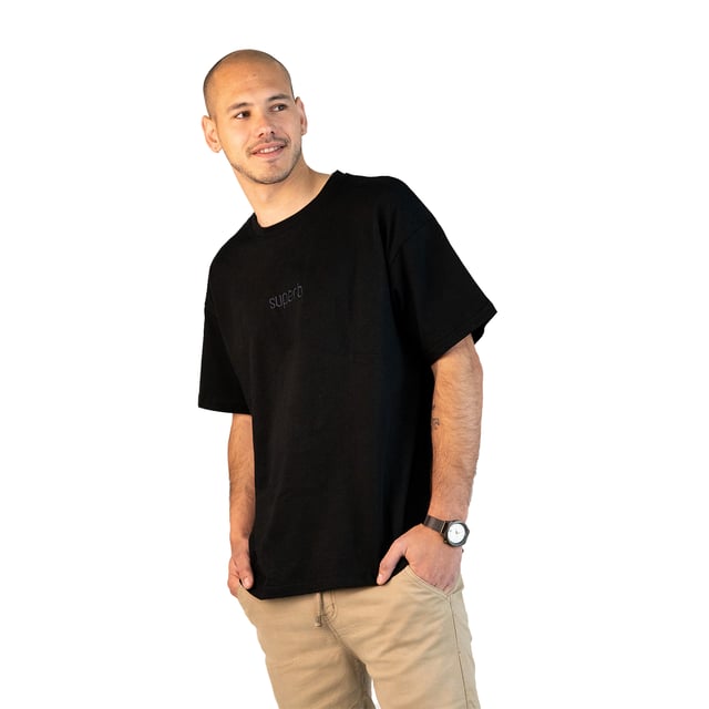 A statement-making staple. This Superb T-shirt combines minimalist style with a streetwear touch thanks to its loose fit and clean design. Perfect for relaxed looks that stand out.\\n\\n Details:\\n - Extra oversized cut, with dropped shoulders for a casual and modern fit.\\n - Wide double stitch on cuffs and hem.\\n - Tone-on-tone embroidered Superb logo on the chest adds a subtle touch of branding.\\n - Reinforced round neck, comfortable and durable.\\n - Soft and durable fabric, ideal for everyday use.\\n\\n A versatile oversized tee with attitude for those looking for effortless style. Ideal for urban or casual outfits with a distinctive touch.\\n Composition: 97% Cotton, 3% Elastane\\n Care:\\nMachine wash at maximum 30°C.\\n Do not use bleach.\\n Iron at low temperature.\\n Do not tumble dry.\\n Wash and iron inside out to preserve the embroidery.