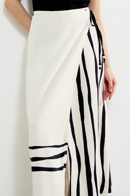 This stripe maxi skirt from French Connection is the perfect wardrobe staple for the season. Features stripe design, wrap over front with tie fastening at waistband. Made from a cotton linen blend to ensure comfort and quality.