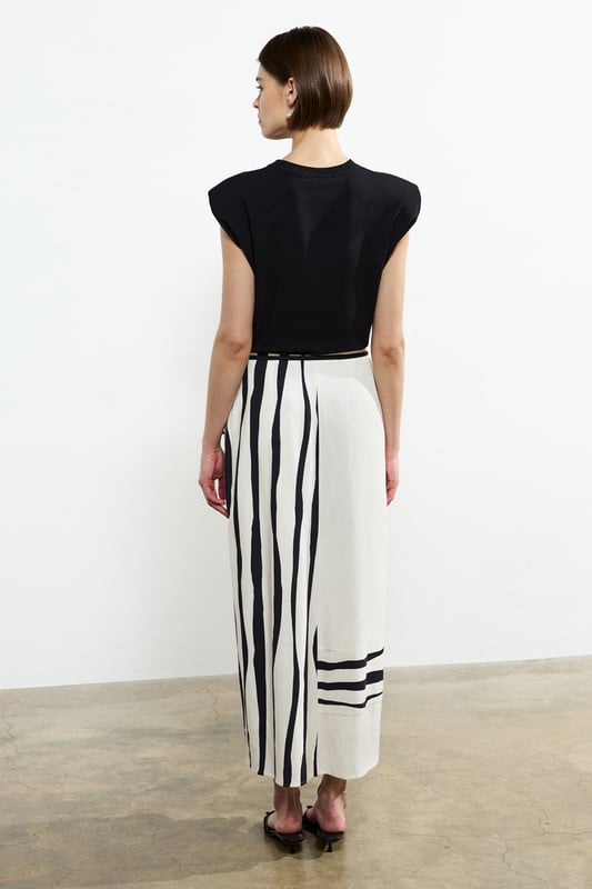 This stripe maxi skirt from French Connection is the perfect wardrobe staple for the season. Features stripe design, wrap over front with tie fastening at waistband. Made from a cotton linen blend to ensure comfort and quality.