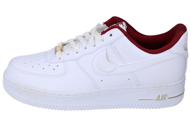Nike Air Force 1 07 SE Womens Trainers Step up your game with Nike trainers – where innovative design meets everyday comfort. Built for movement and made to last, these versatile kicks blend cutting-edge technology with iconic style. Whether you're smashing your fitness goals, hitting the streets, or just keeping it casual, Nike trainers deliver unbeatable support, cushioning, and grip.