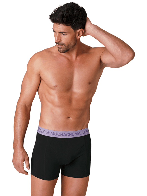 Die Boxershorts/Slips von Muchachomalo sind perfekt geschnitten und aus hochwertiger Baumwolle gefertigt. Ein weiches und elastisches Bündchen mit dem Microfaser-Logo sorgt für zusätzlichen Komfort.  Spezifikationen • Normale Passform • Flache Nähte für zusätzlichen Komfort • Weiches Bündchen mit dem Muchachomalo-Logo  Pflegehinweise • Waschbar bei 30 Grad • Nicht im Trockner trocknen • Bei mittlerer Temperatur bügeln (2 Punkte)  Warum Muchachomalo? Muchachomalo arbeitet nur mit BSCI- und OEKO-TEX-zertifizierten Fabriken. Diese Fabriken haben sich verpflichtet, die Arbeitsbedingungen kontinuierlich zu verbessern. Sie setzen sich für das Recht ein, Gewerkschaften zu bilden, sorgen für sichere Arbeitsbedingungen und lehnen Zwangsarbeit sowie Kinderarbeit ab. Sie ermöglichen es auch Verbrauchern und Unternehmen, verantwortungsbewusste Entscheidungen zu treffen, die unseren Planeten für zukünftige Generationen schützen.