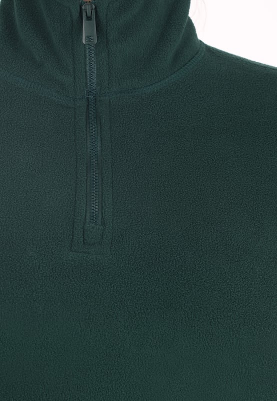 Entdecken Sie den Fleecepullover mit hohem Kragen, eine perfekte Kombination aus Stil und Funktion. Mit seinem praktischen Teilreißverschluss für anpassbare Bedeckung und den langen Ärmeln ist dieses schlichte und doch schicke Stück ideal für den Alltag oder legere Ausflüge. Genießen Sie Wärme und Komfort mit diesem vielseitigen Fleecepullover.  Fleecepullover