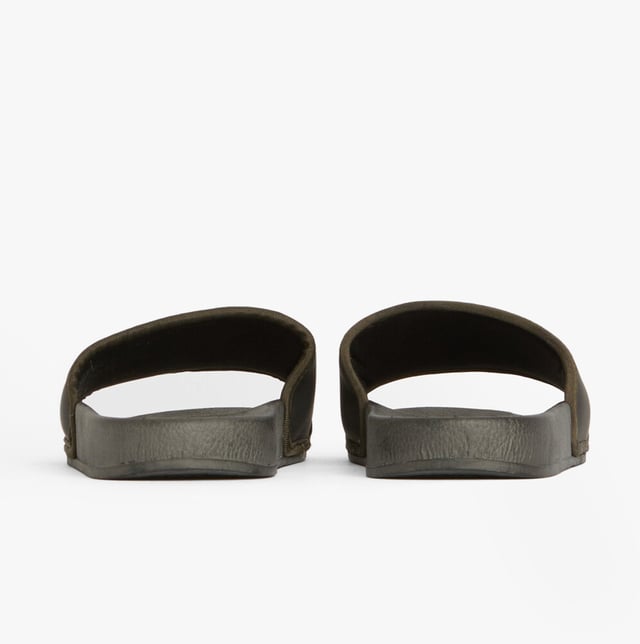 These men's sliders feature a polyurethane upper, neoprene lining, and rubber sole for lightweight comfort. Ideal for casual wear, they are slip-on and easy to clean