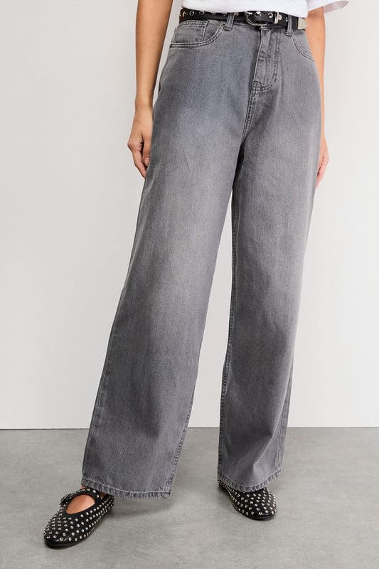 Relaxed boyfriend fit with a contemporary low-rise waist
        Washed denim finish for a lived-in, authentic look
        Classic five-pocket design with traditional stitching detail
        Straight leg silhouette with a full-length cut
        Button-through fastening with branded hardware
    
    These washed denim boyfriend jeans from Warehouse offer the perfect balance of comfort and style for your casual wardrobe. The relaxed fit and low-rise waist create an effortlessly cool silhouette that works brilliantly with a simple white tee and ankle boots, as styled on our model. The straight leg design makes these jeans incredibly versatile - roll the hems for a more casual daytime look or wear full-length for evening drinks. The washed finish gives these jeans a wonderfully soft feel and authentic character that will only improve with wear. Perfect for family gatherings, weekend brunches or casual Friday at the office - simply switch your footwear from trainers to heeled boots to transition your look from day to night.