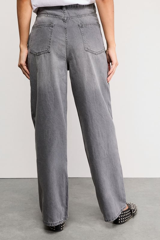 Relaxed boyfriend fit with a contemporary low-rise waist
        Washed denim finish for a lived-in, authentic look
        Classic five-pocket design with traditional stitching detail
        Straight leg silhouette with a full-length cut
        Button-through fastening with branded hardware
    
    These washed denim boyfriend jeans from Warehouse offer the perfect balance of comfort and style for your casual wardrobe. The relaxed fit and low-rise waist create an effortlessly cool silhouette that works brilliantly with a simple white tee and ankle boots, as styled on our model. The straight leg design makes these jeans incredibly versatile - roll the hems for a more casual daytime look or wear full-length for evening drinks. The washed finish gives these jeans a wonderfully soft feel and authentic character that will only improve with wear. Perfect for family gatherings, weekend brunches or casual Friday at the office - simply switch your footwear from trainers to heeled boots to transition your look from day to night.
