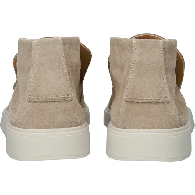 Chukka van het merk Blackstone. In de kleur EARTH. Gemaakt van Suede met een voering van Leather. Deze schoen is gemaakt met een Cup zool.