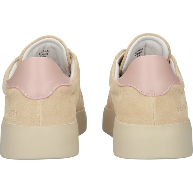 Sneaker (low) der Marke Blackstone. In der Farbe LIGHT. Hergestellt aus Suede mit einem Futter aus Leather. Dieser Schuh ist mit einer Cup Sohle gefertigt.