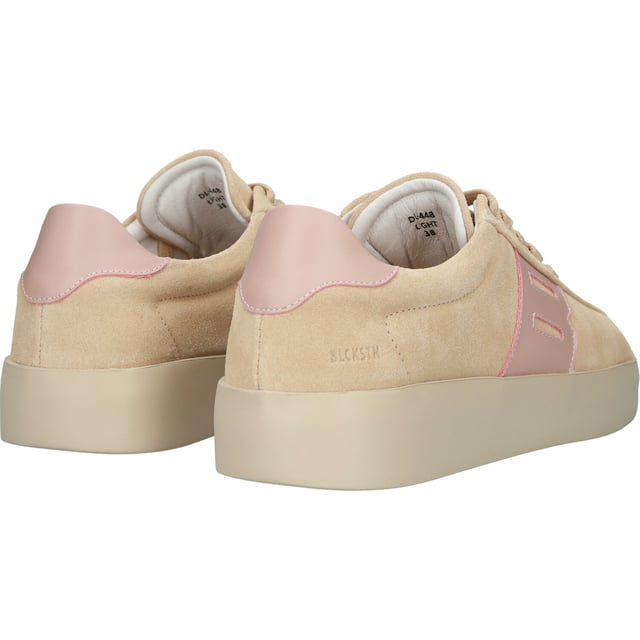 Sneaker (low) der Marke Blackstone. In der Farbe LIGHT. Hergestellt aus Suede mit einem Futter aus Leather. Dieser Schuh ist mit einer Cup Sohle gefertigt.
