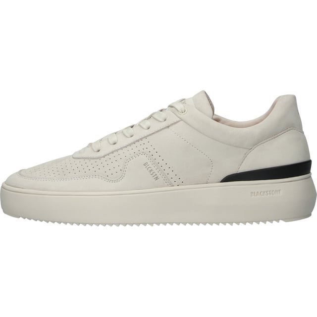 Sneaker (low) der Marke Blackstone. In der Farbe DELICATE STONE. Hergestellt aus Nubuck mit einem Futter aus Leather. Dieser Schuh ist mit einer Cup Sohle gefertigt.