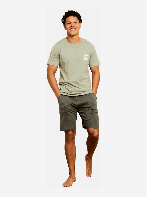 Cómodo pijama de Phil & Co. Berlín. El pijama tiene un corte amplio, holgado y acogedor. La cintura muy elástica y suave ejerce poca presión y hace que sean cómodos de llevar. Los conjuntos se componen de un pantalón y un top en diferentes diseños.
